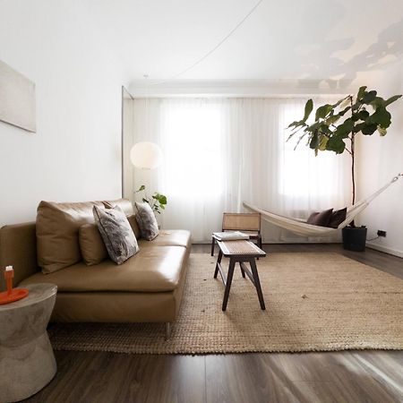 Tranquil Oasis W 100Inch Cinema & Hammock, By The Design Traveller Apartment Лондон Екстериор снимка