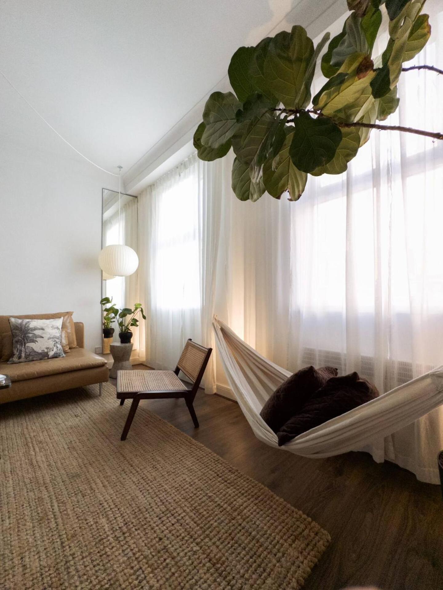 Tranquil Oasis W 100Inch Cinema & Hammock, By The Design Traveller Apartment Лондон Екстериор снимка