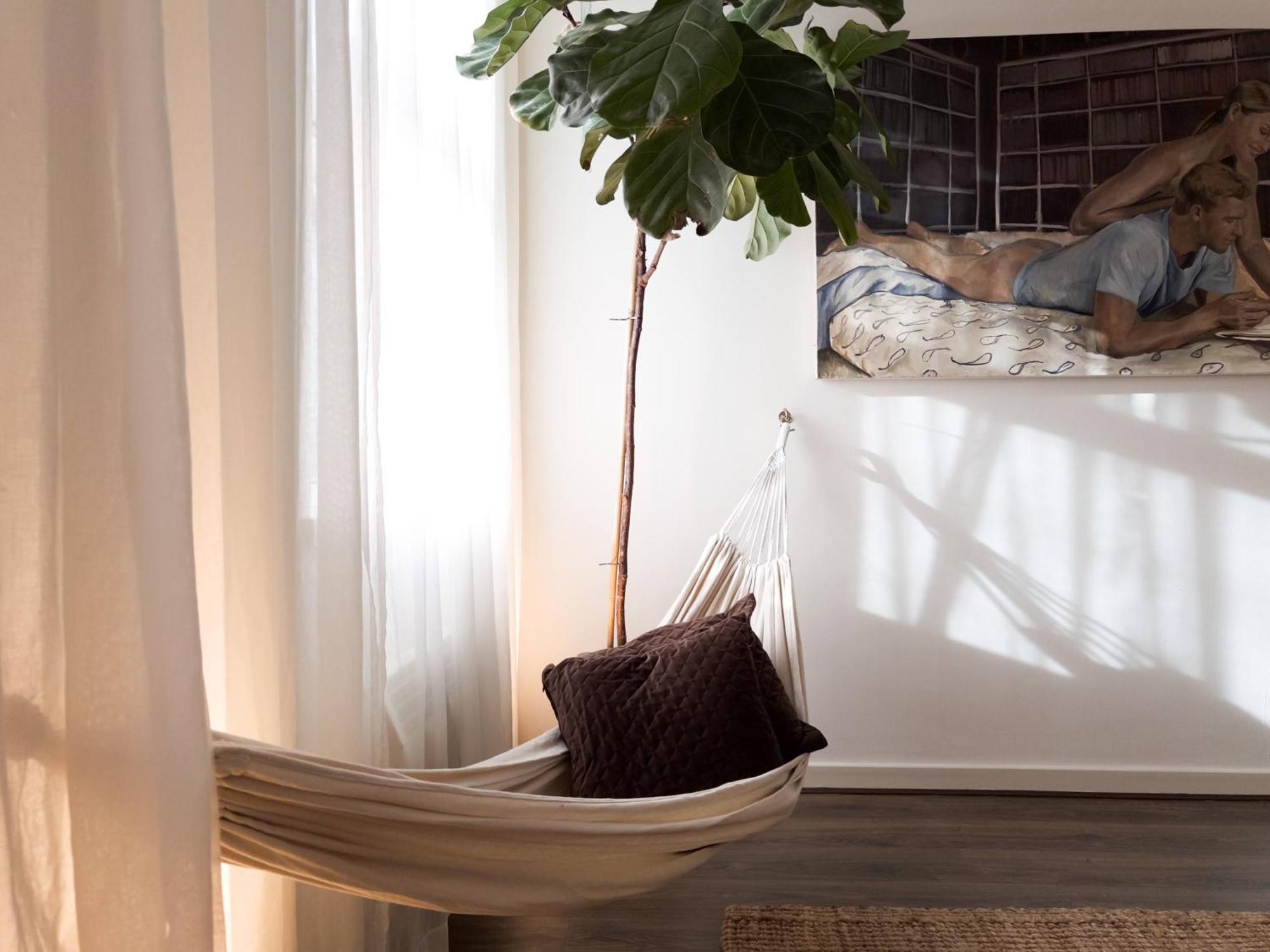 Tranquil Oasis W 100Inch Cinema & Hammock, By The Design Traveller Apartment Лондон Екстериор снимка