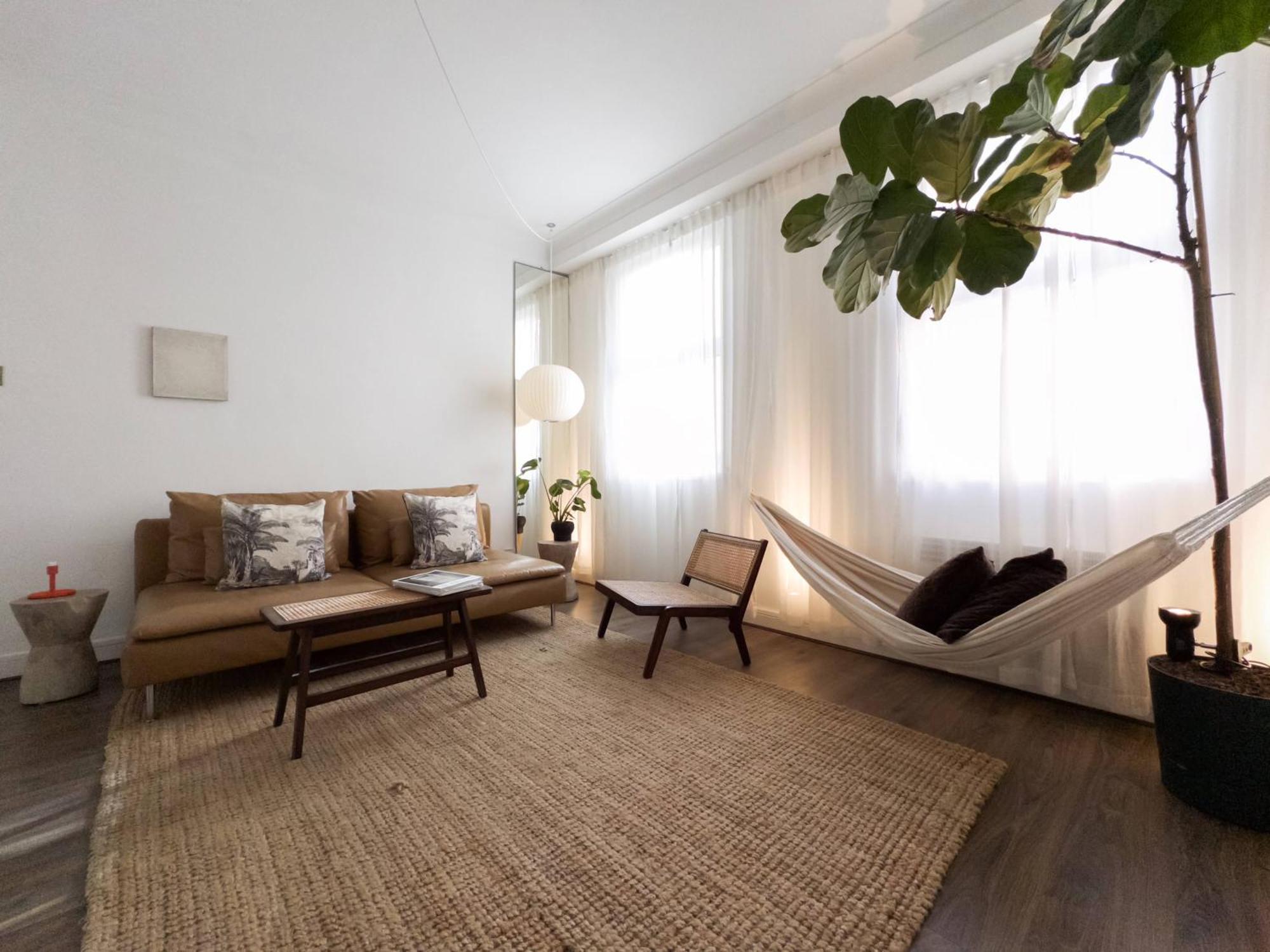 Tranquil Oasis W 100Inch Cinema & Hammock, By The Design Traveller Apartment Лондон Екстериор снимка