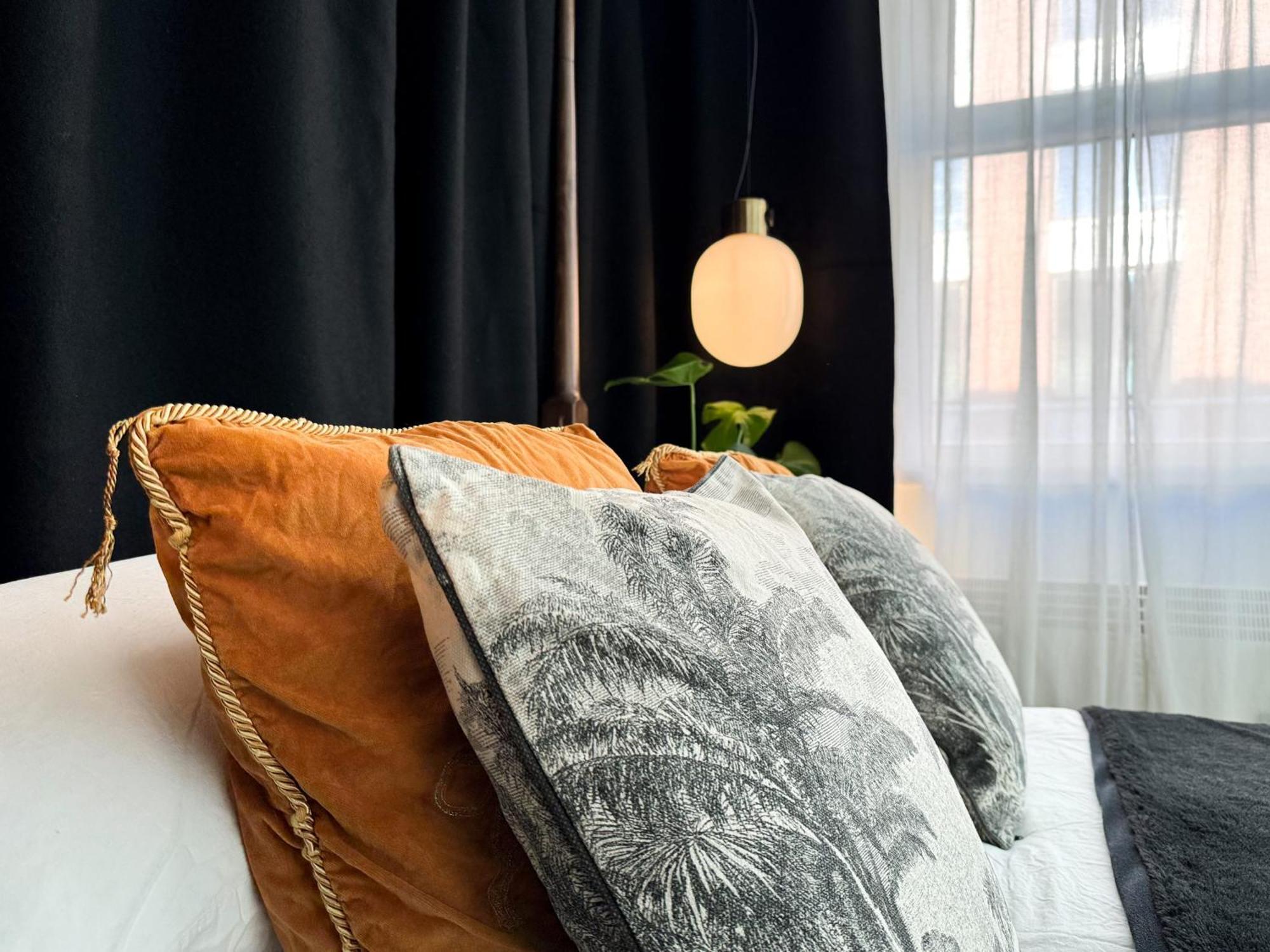 Tranquil Oasis W 100Inch Cinema & Hammock, By The Design Traveller Apartment Лондон Екстериор снимка