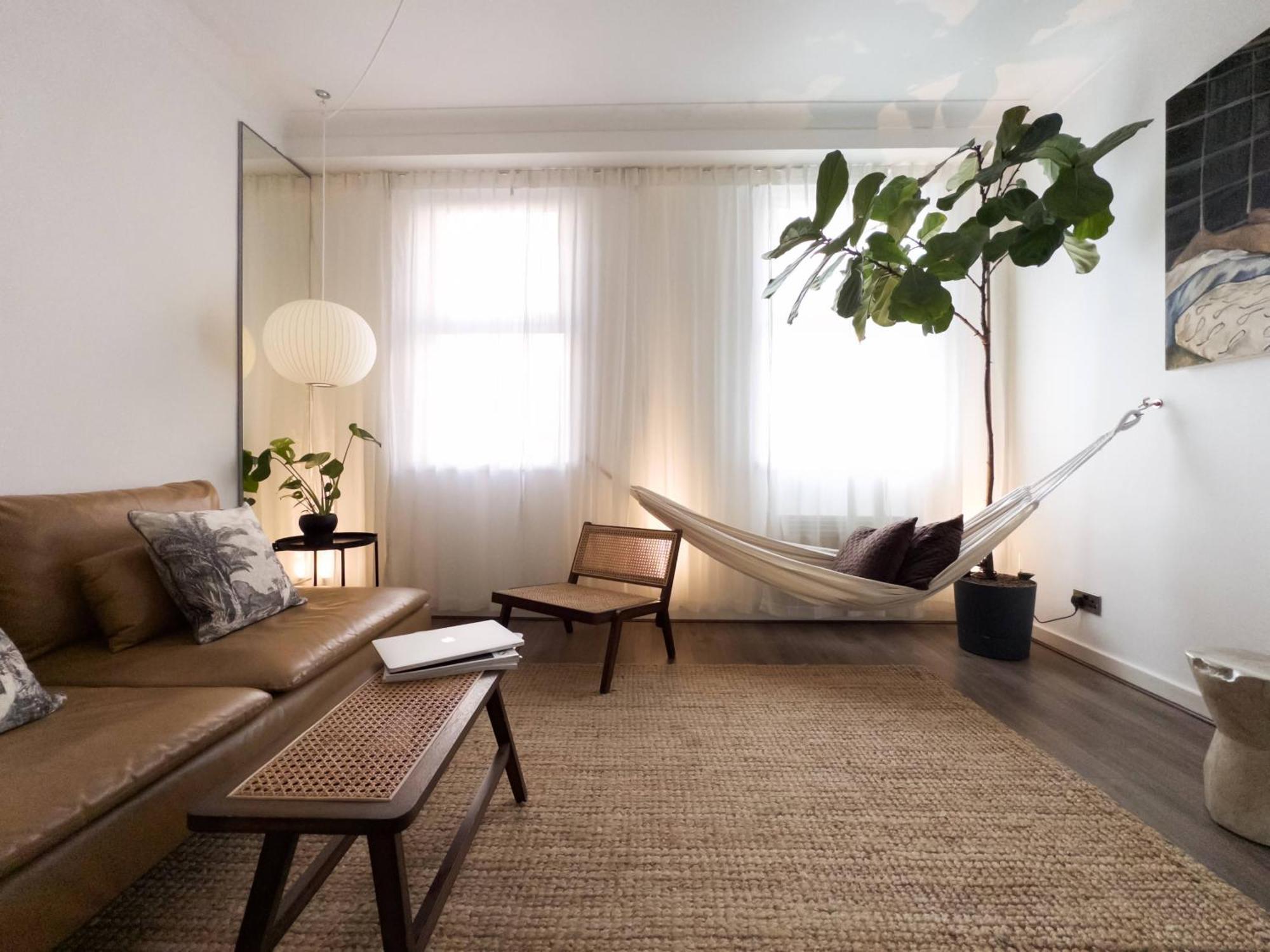 Tranquil Oasis W 100Inch Cinema & Hammock, By The Design Traveller Apartment Лондон Екстериор снимка